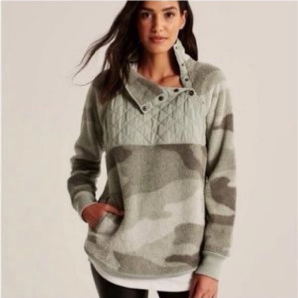 Abercrombie and Fitch Green Camo Fleece Jacket Asymmetrical snap buttons Medium